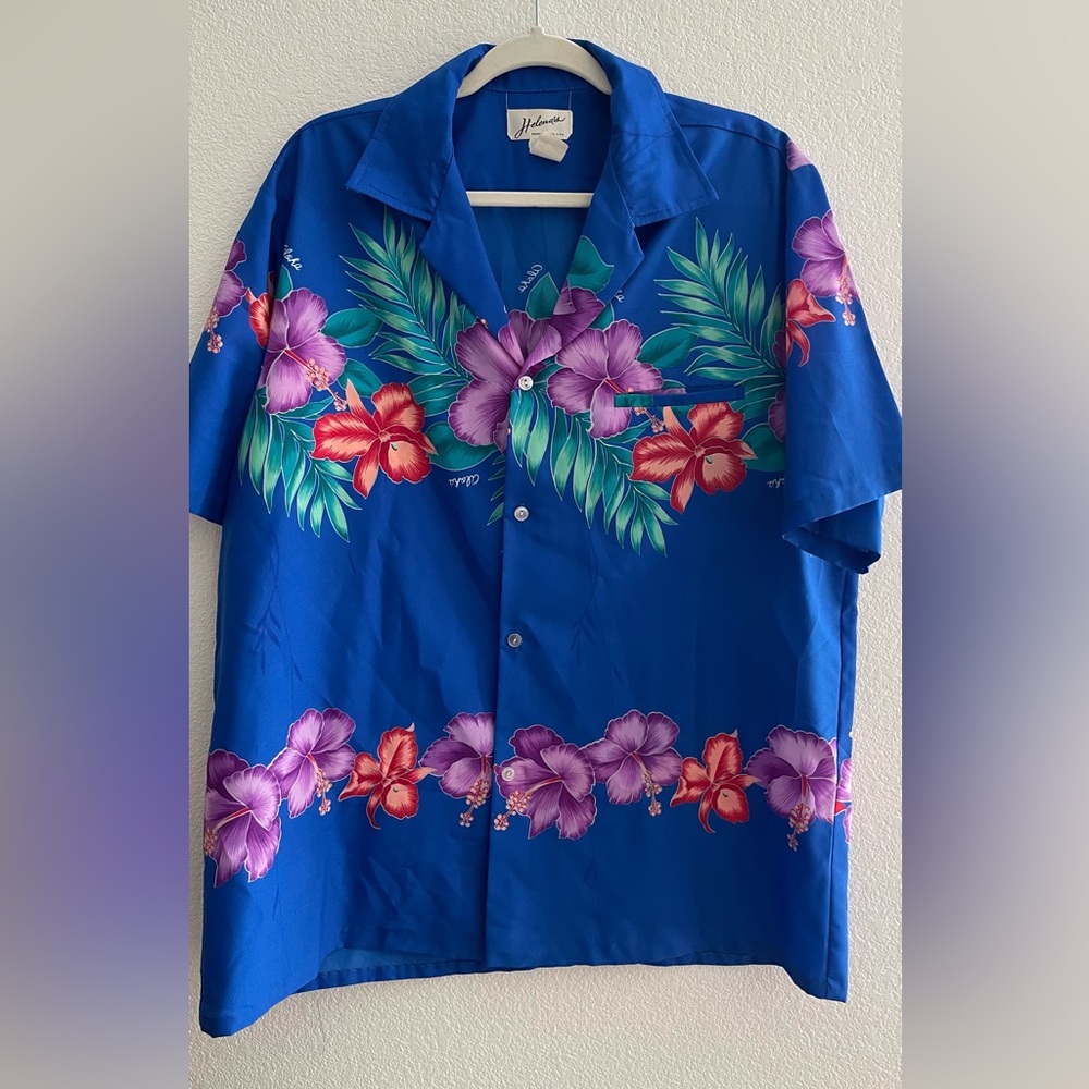 Vintage Helena’s Button Front Hawaiian Shirt Men's XL
Multicolor Floral Print